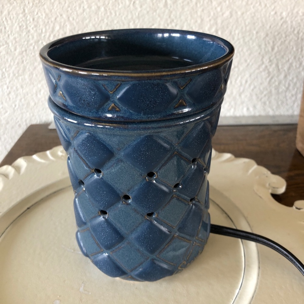 Scentsy Full Size Blue Diamonds Casbah Wax Burner
